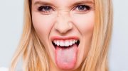 成年女性的舌头