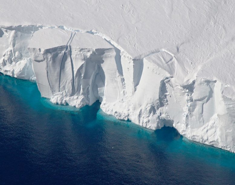 南极洲西部的盖兹冰架