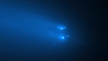 2020年4月20日，哈勃观测ATLAS彗星