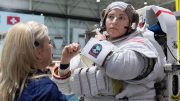 NASA宇航员Kayla Barron空间漫游训练