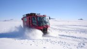 科学家们开始了南极的长途跋涉