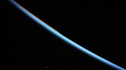 从空间站看金星日出